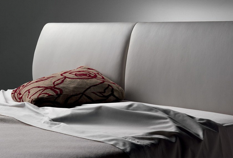 Кровать Poltrona Frau Eosonno