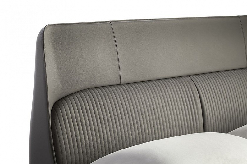 Кровать Poltrona Frau Coupè de luxe